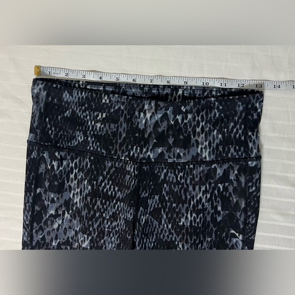Athleta Chaturanga Black Gray Cobra Leggings. Athletic Leggings Small A2 - Picture 8 of 10